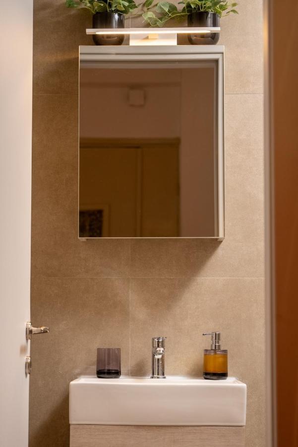 Lovely In The Heart Of Center Apartament